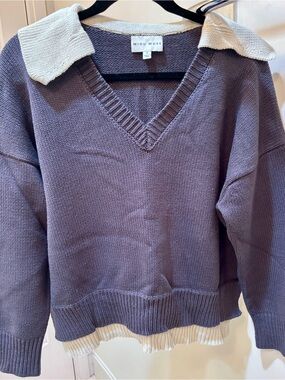 Miou Muse Women's Navy V-Neck Sweater with Cream Collar